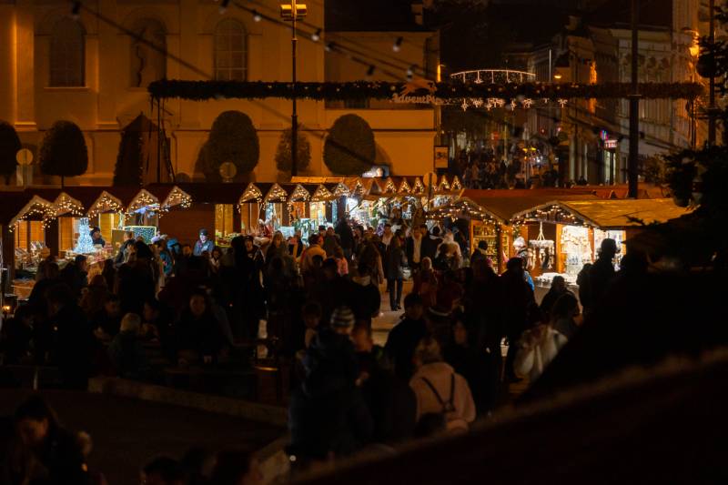 2023_12_szechenyi ter advent kezdes.jpg